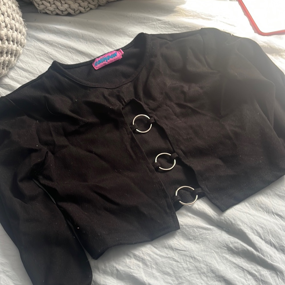 Edikted long sleeve. Open middle with rings.